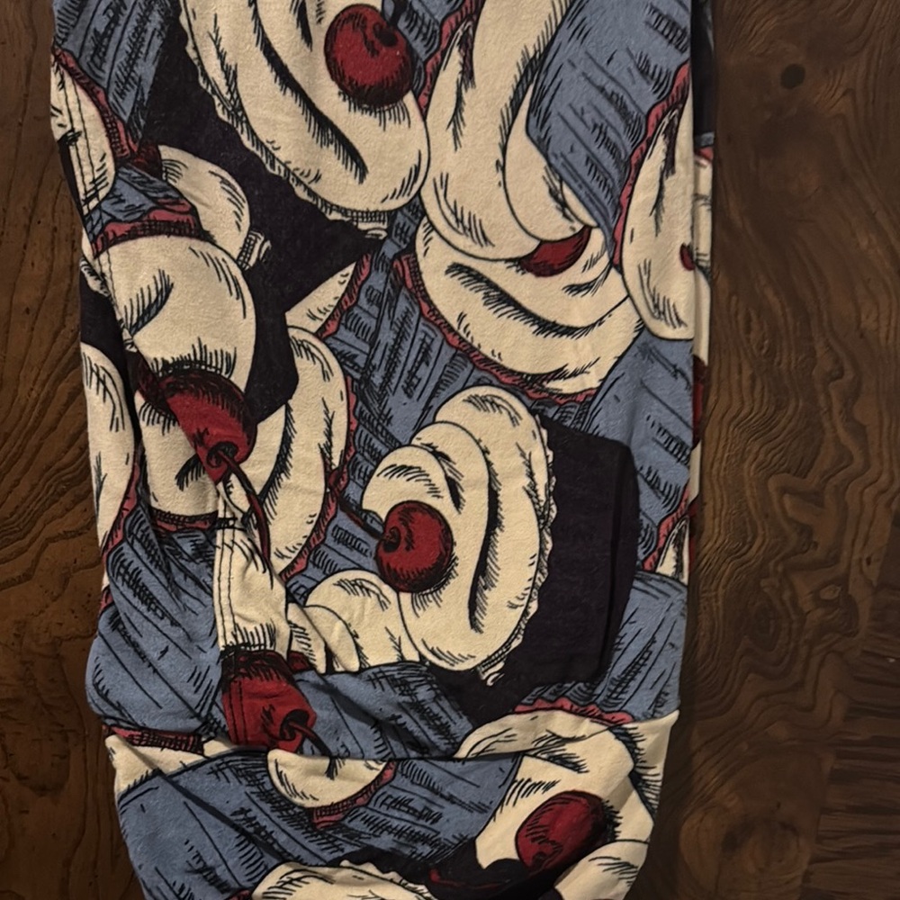 LuLaRoe Blue and Red cupcake Pattern Leggings
